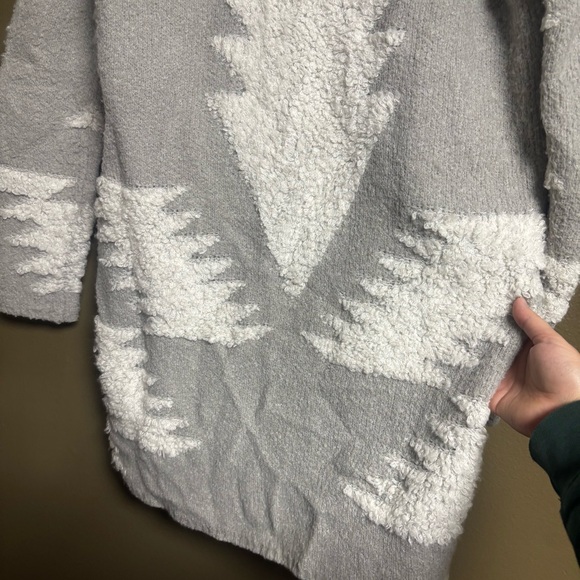 Braeve Evereve Wool Blend Long Open Aztec Cardigan in Gray and White size Large - Picture 3 of 6